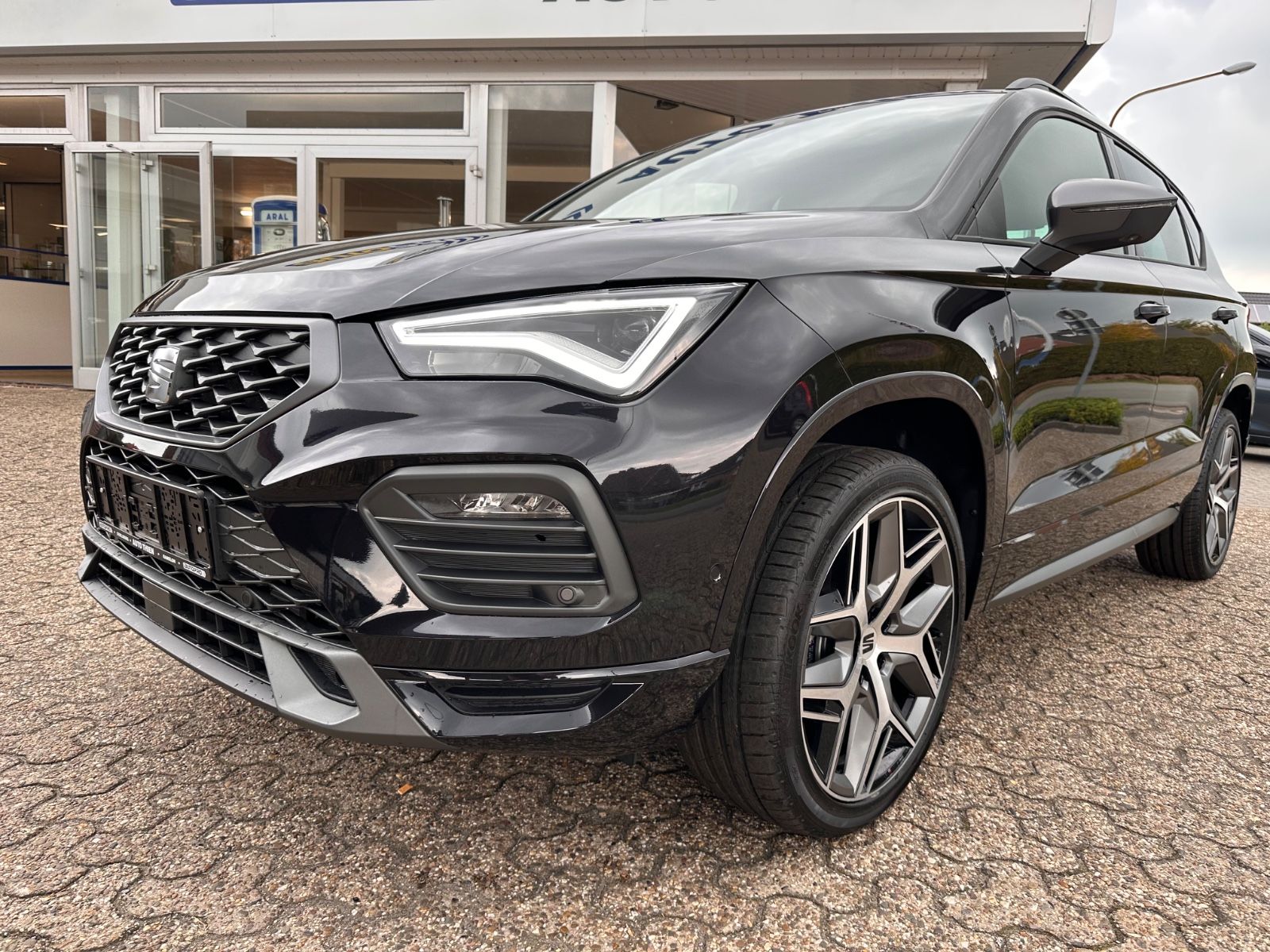 Fahrzeugabbildung SEAT Ateca FR 1.5 TSI DSG AHK/ACC/NAVI/LED/eHeck/SHZ