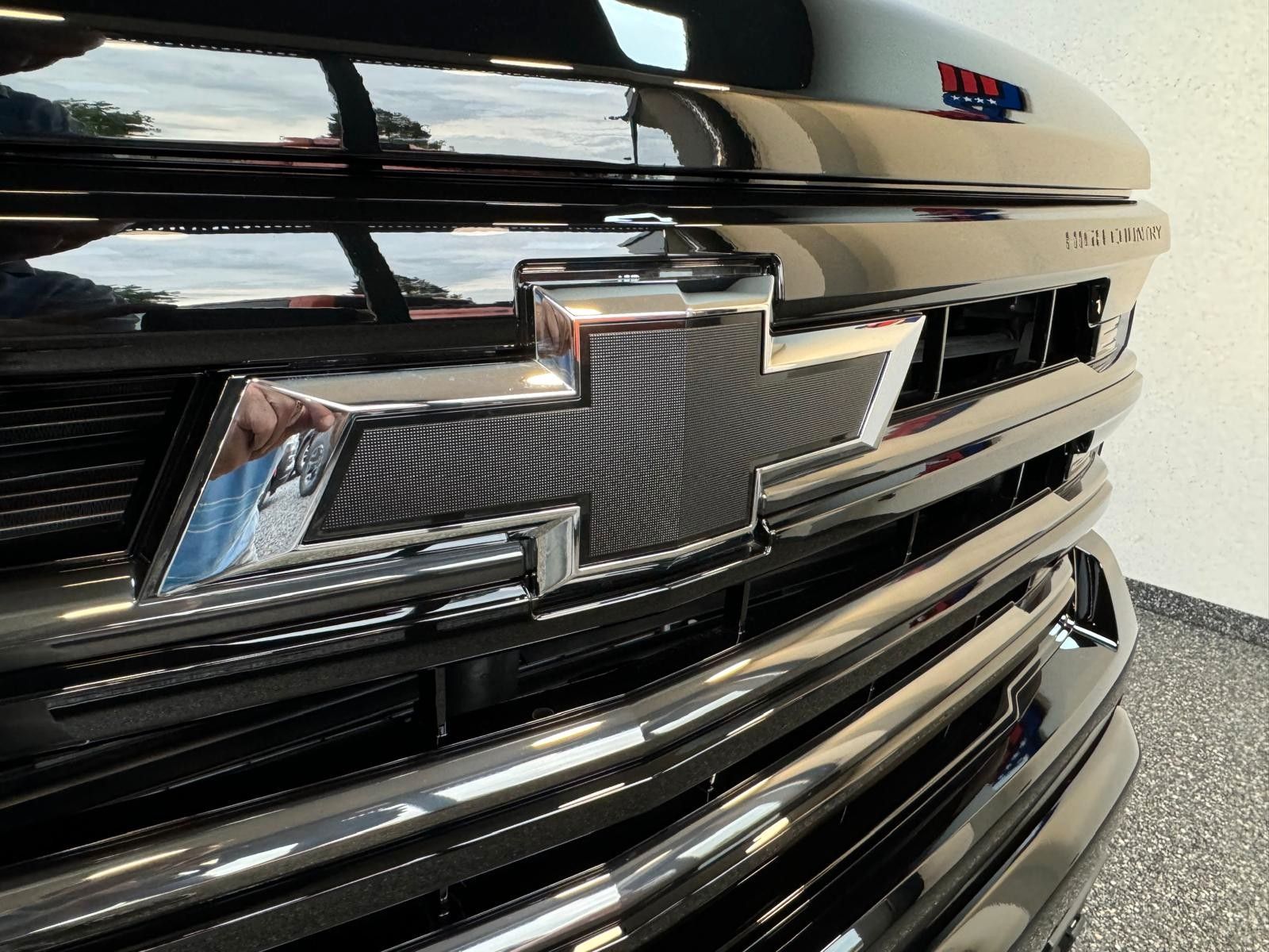 Fahrzeugabbildung Chevrolet 2026 SILVERADO MIDNIGHT DURAMAX DIESEL 4x4 HC