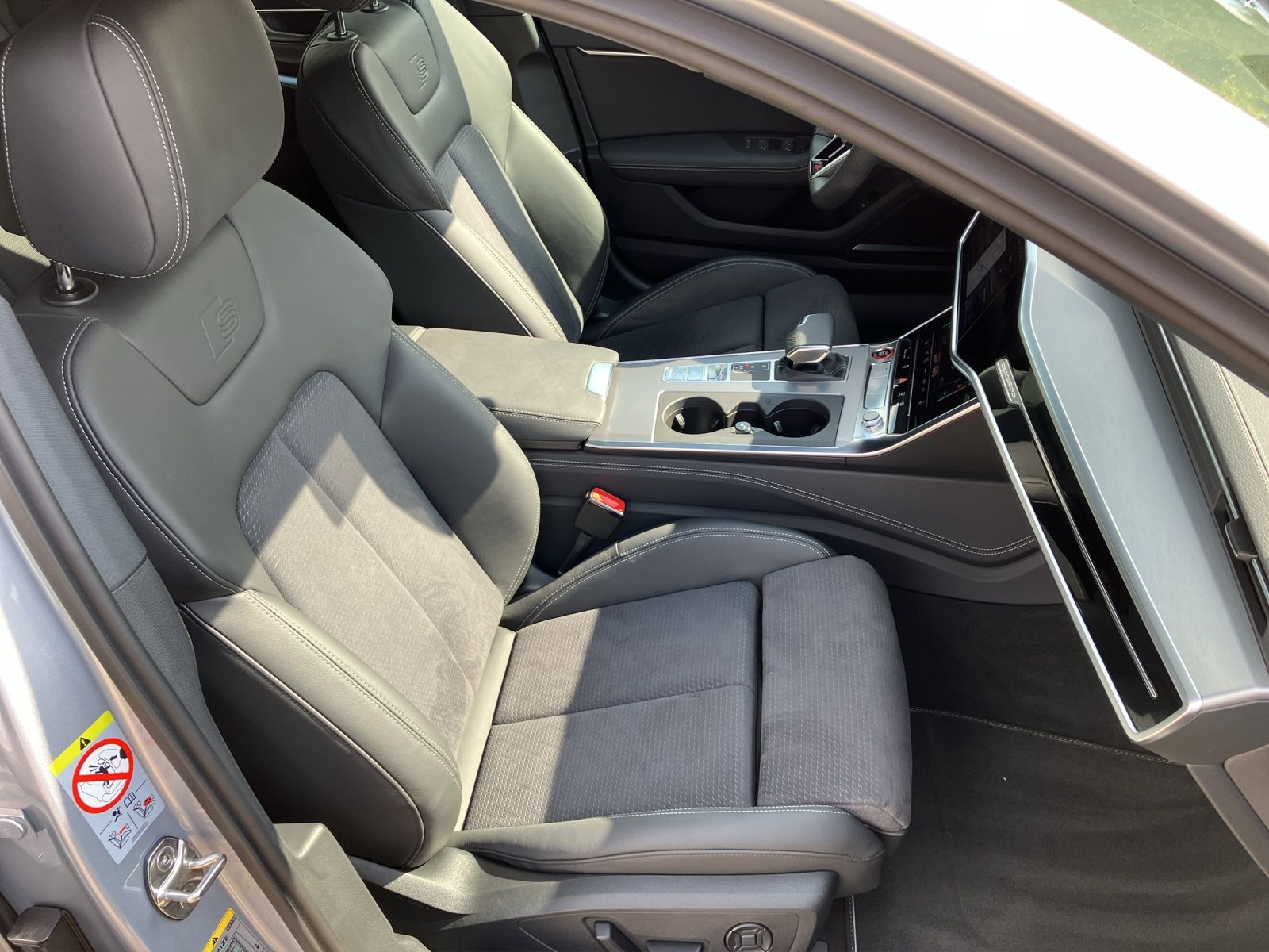 Fahrzeugabbildung Audi S6 Avant TDI quattro Matrix Navi AVC B&O 21" RFK