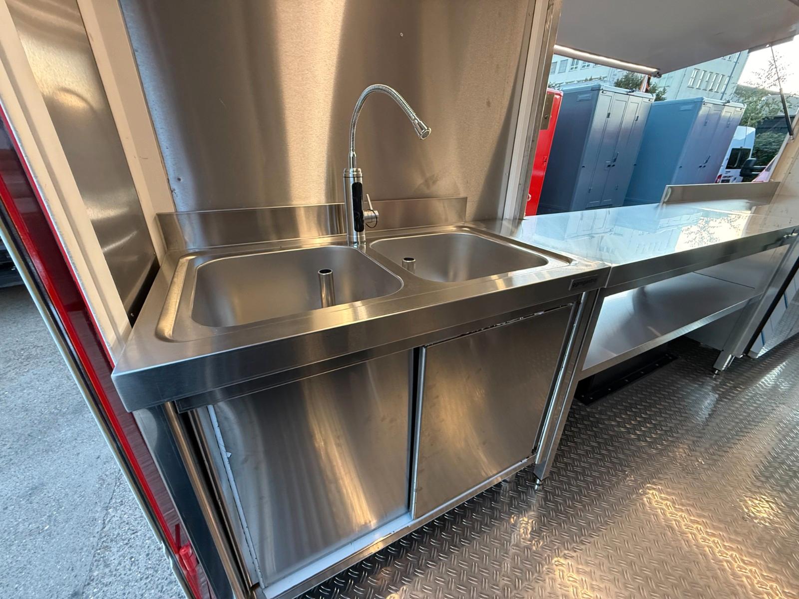 Iveco Foodtruck/ Imbisswagen - komplett ausgestattet