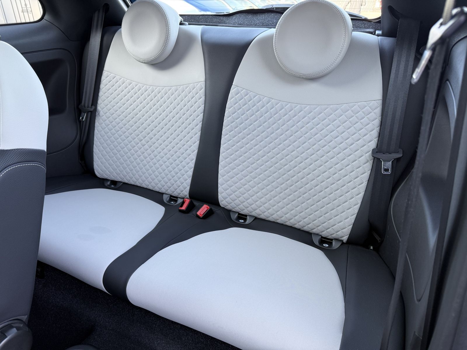 Fahrzeugabbildung Fiat 500 1.0 GSE Dolcevita PANORAMA+KOMFORT-PAKET+PP