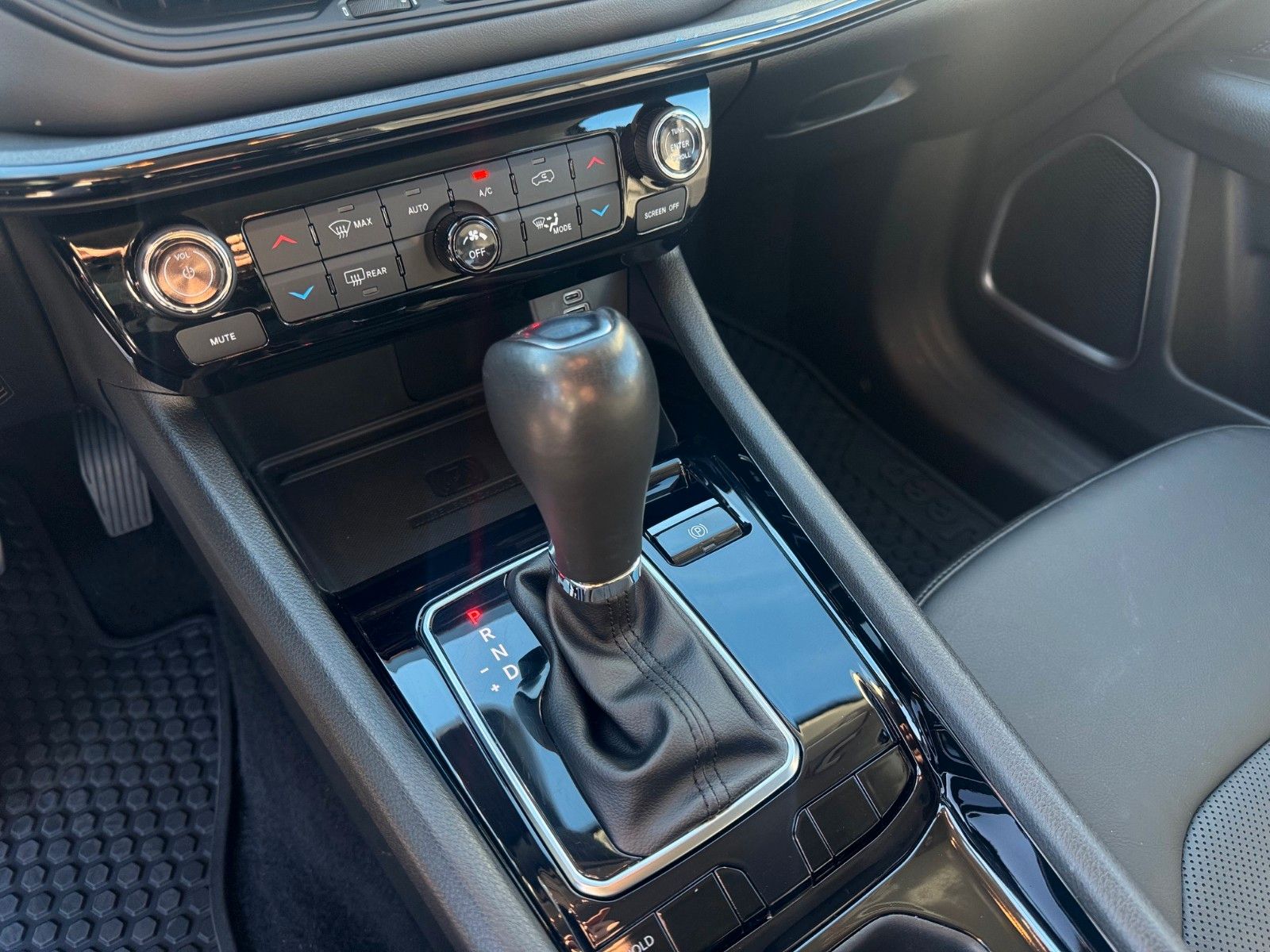 Fahrzeugabbildung Jeep Compass 1.5l S LEDER NAVI KAMERA CARPLAY ACC AUT