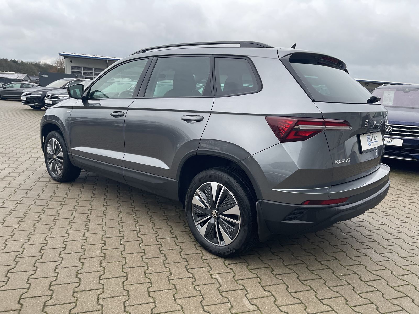 Fahrzeugabbildung SKODA Karoq Ambition 1.5 TSI*AHK*STHZ*LED*Cam*ACC*