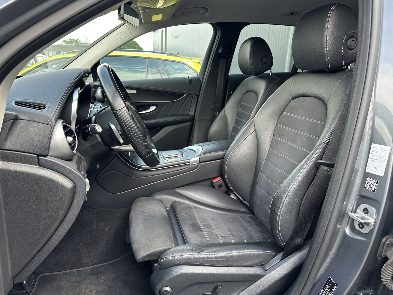 Fahrzeugabbildung Mercedes-Benz GLC 300de 4Matic AMG-Line NAV+LED+ACC+KAM+19ZOLL