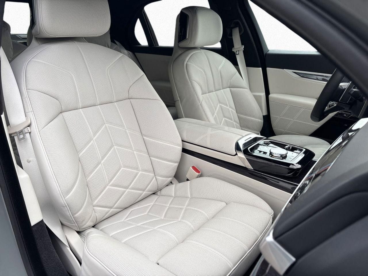 Fahrzeugabbildung BMW 740 d xDrive M Sport Pro INDIVIDUAL