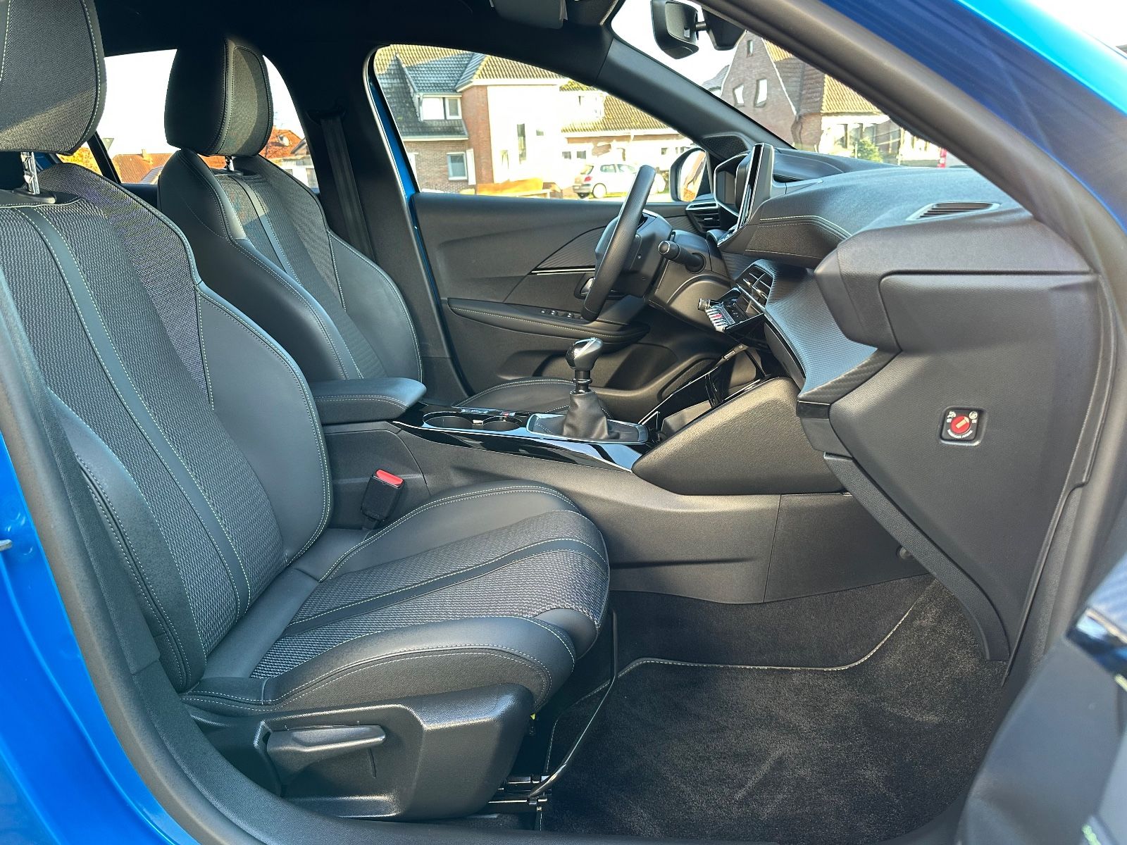 Fahrzeugabbildung Peugeot 208 GT PureTech 100 Navi/LED/ 360°Kamera/Keyless