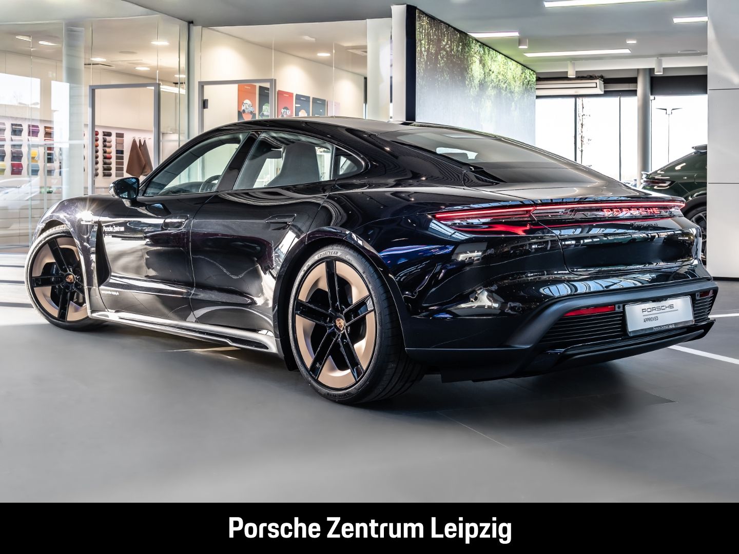 Porsche Taycan 4 Black Edition Massage HD HA-Lenkung HUD foto 3