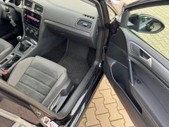 Fahrzeugabbildung Volkswagen Golf VII Variant Comfortline Navi Sitzh. AHK