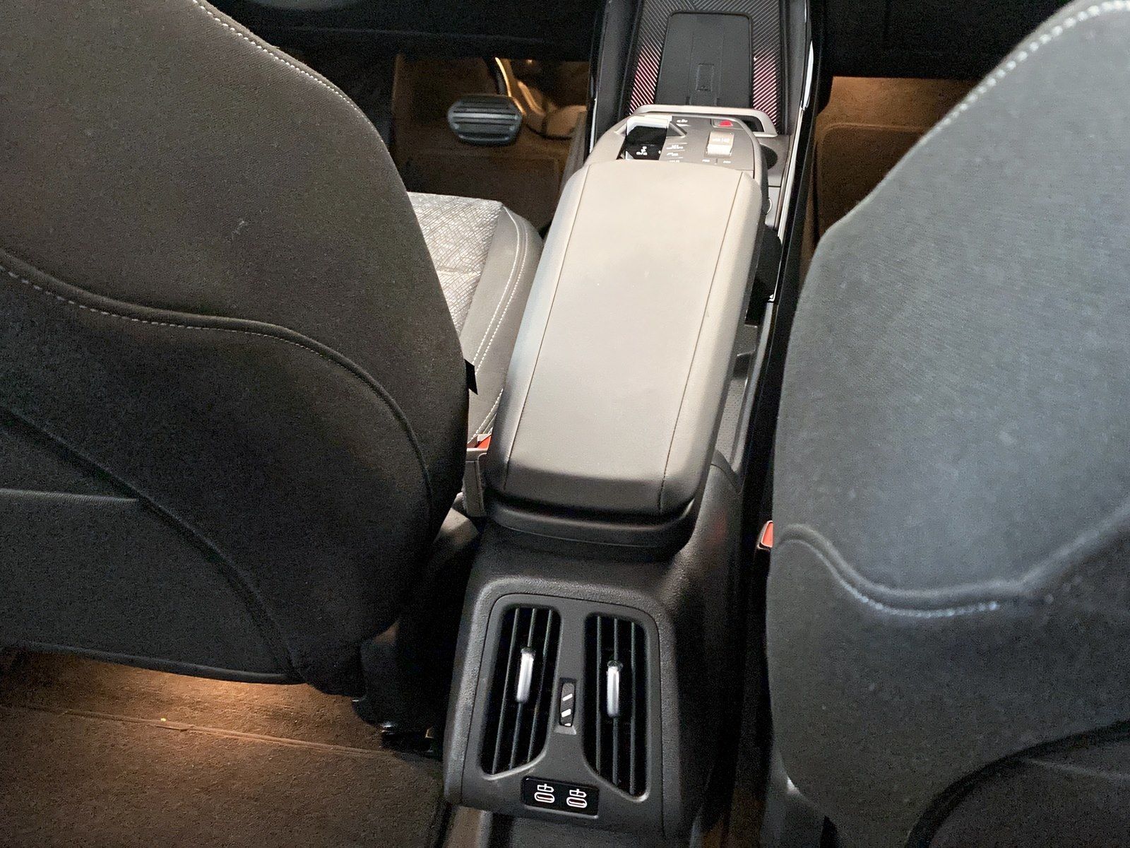 BMW iX2 - Bild 17