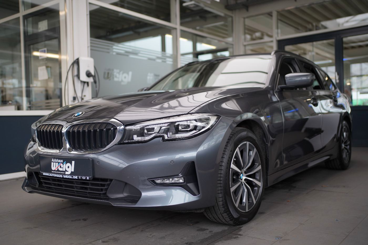 Fahrzeugabbildung BMW 320d xDrive Advantage LED+Akustikglas+DynLicht+L