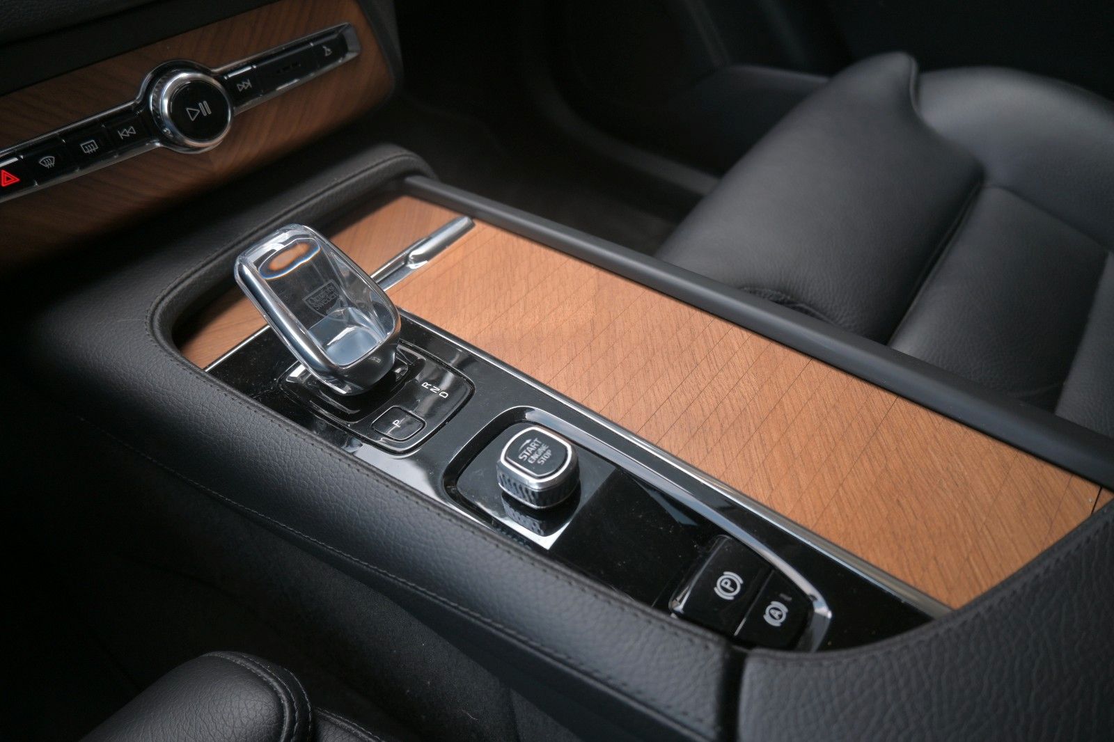 Fahrzeugabbildung Volvo XC90 B5 Inscrip. AWD*LUFT*H&K*ACC*NAV*STDHZG*RFK