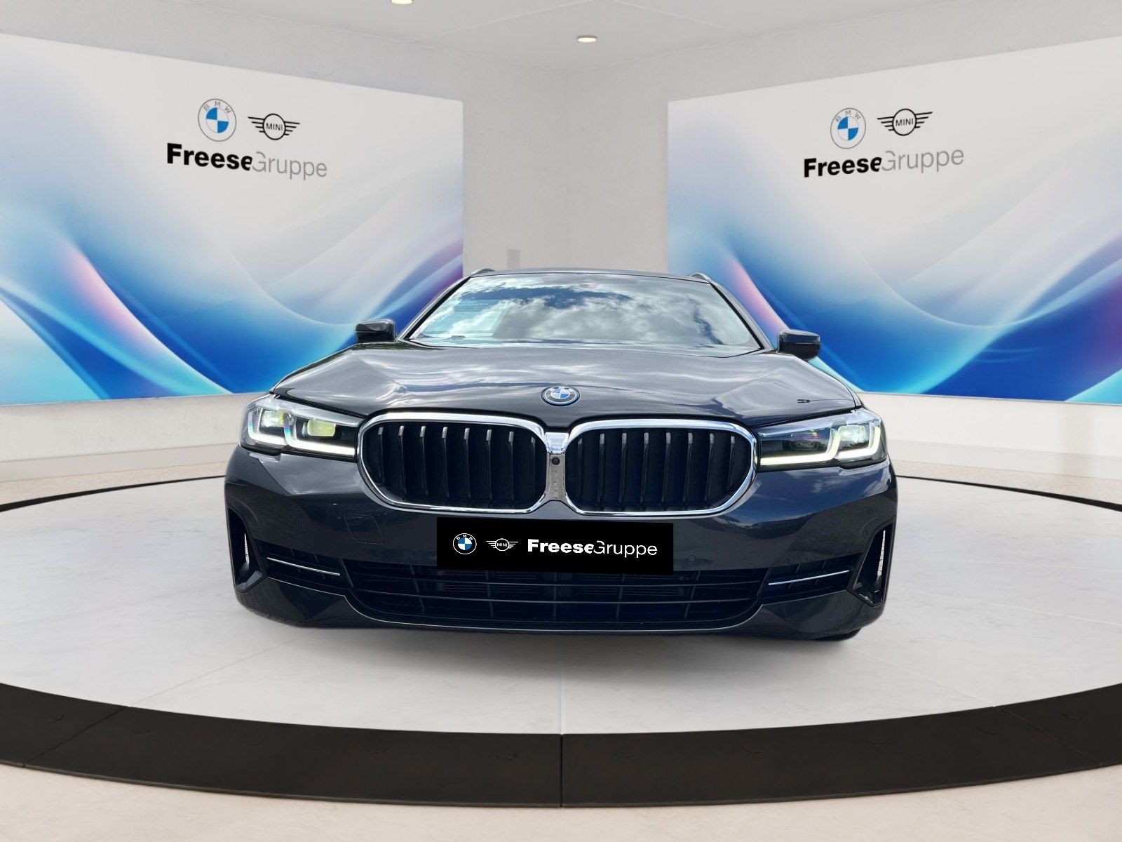 BMW 530e iPerformance AHK 360° PANO RFK HIFI LED SHZ imagem 2