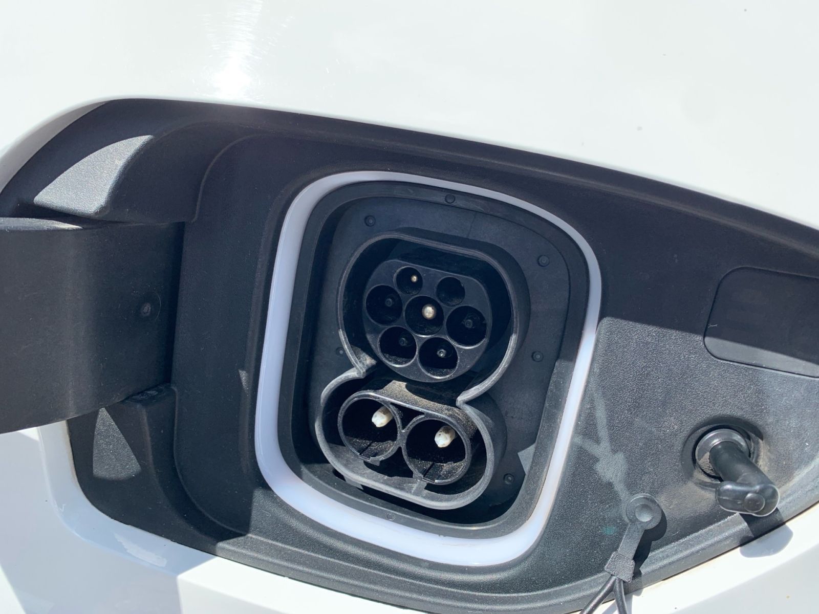 Fahrzeugabbildung Hyundai KONA Select Elektro 11 kW OBC Sitzheizung