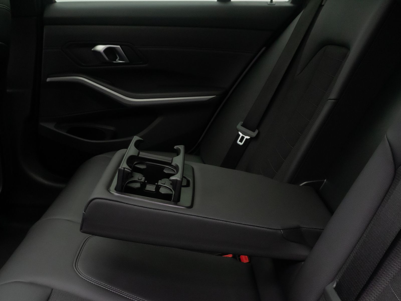 Fahrzeugabbildung BMW 320d Kamera DAB HiFi Panorama Sportsitz Leder