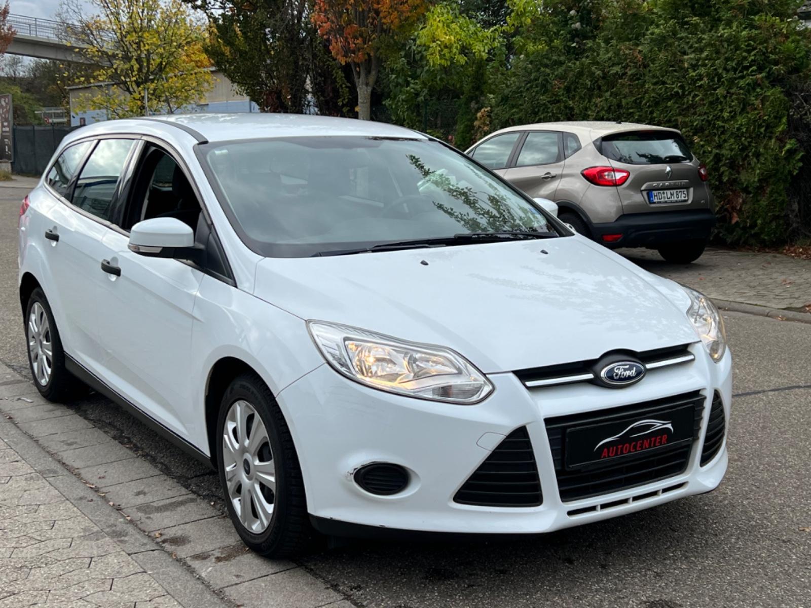 Ford Focus 2014 — rear view