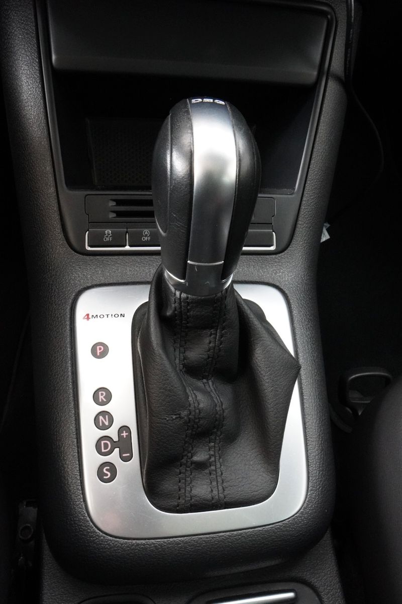 Fahrzeugabbildung Volkswagen Tiguan Sport & Style 4Motion*Aut.*Navi*Leder*AHK