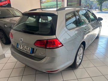 Volkswagen Golf - 4
