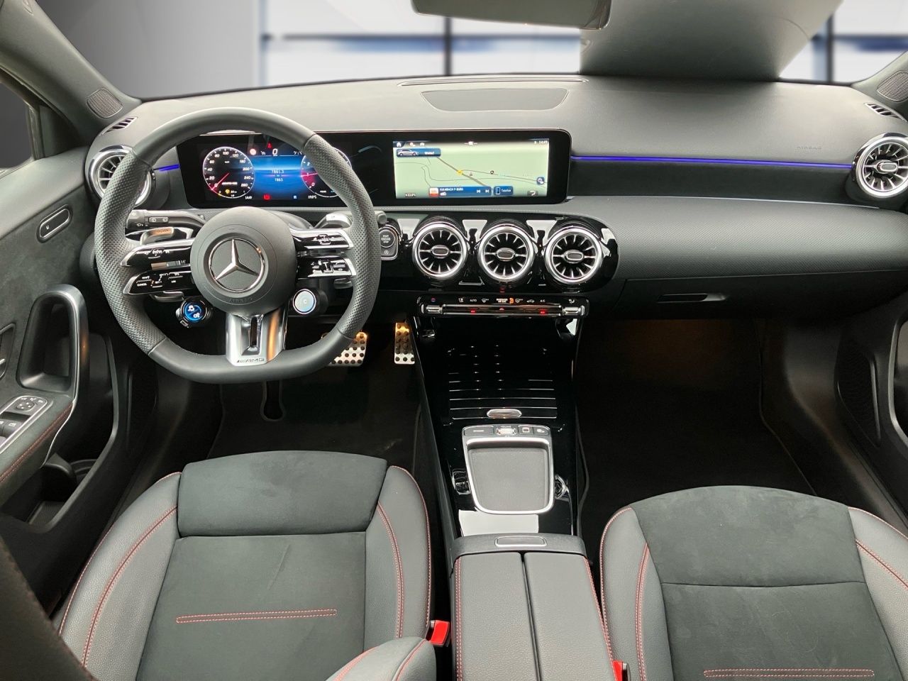 Fahrzeugabbildung Mercedes-Benz AMG A 35 4M NIGHT+MULTIBEAM+LENKRADHEIZ+KAMERA+