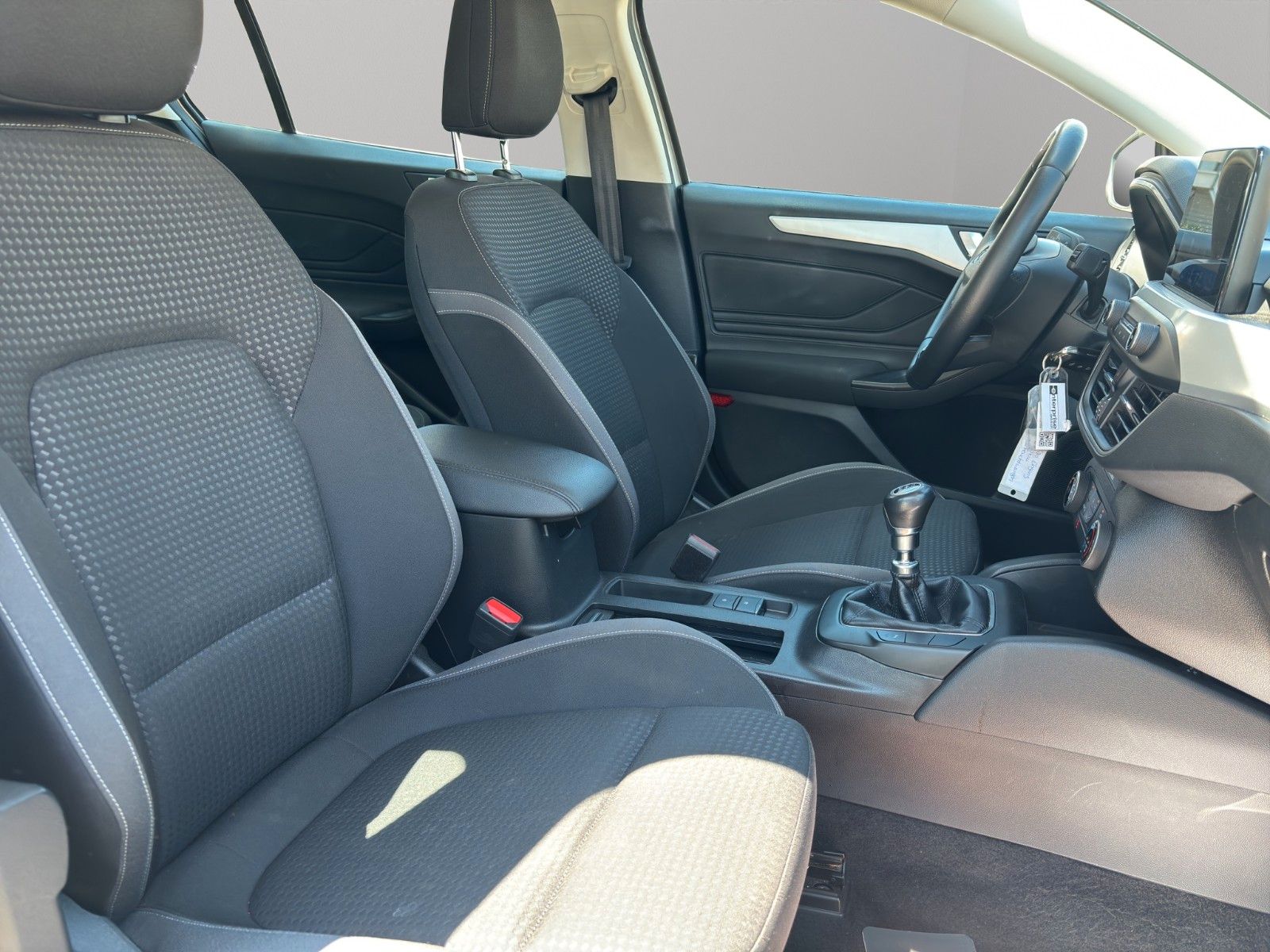 Fahrzeugabbildung Ford Focus C&C | Turnier 1.0  | Kamera | LED