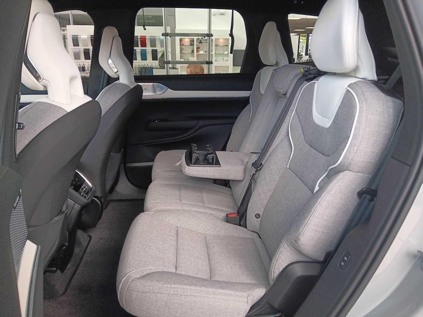 Fahrzeugabbildung Volvo EX90 Twin Performance AWD Ultra 7-Sitzer