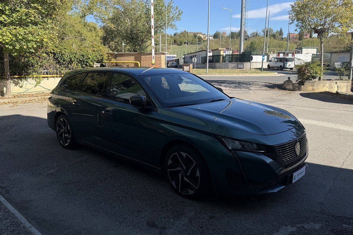 Peugeot PEUGEOT 308 Plug-in Hybrid 180 e-EAT8 SW Allure imagem 3