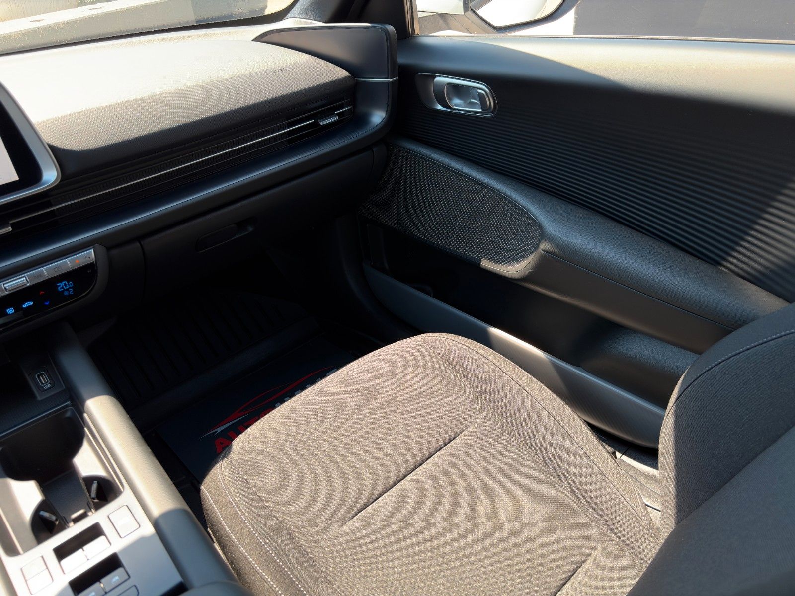 Fahrzeugabbildung Hyundai IONIQ 6 Elektro 53 kWh ACC CAM KZG LHZ CarPlay
