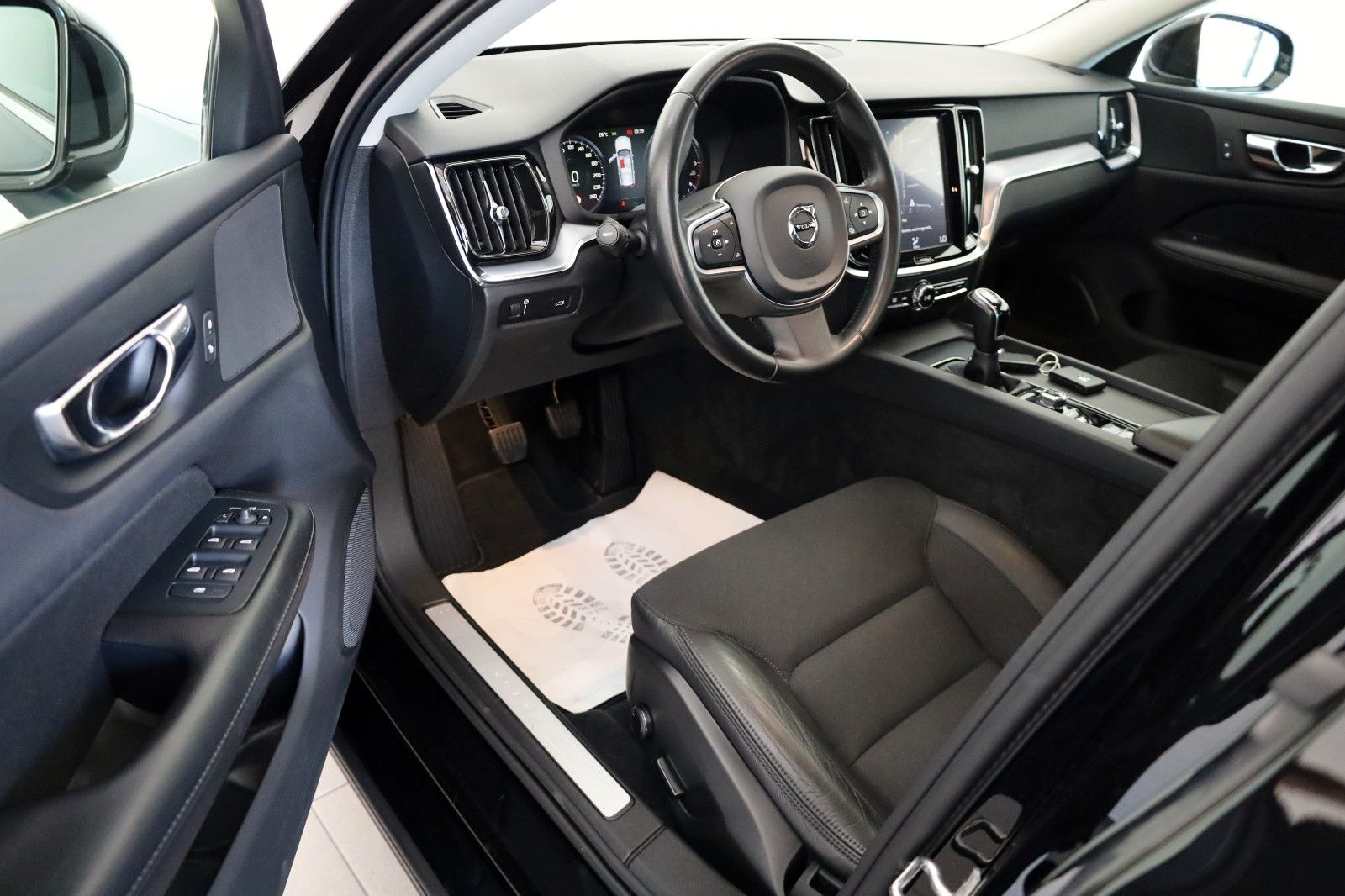 Fahrzeugabbildung Volvo V60 Kombi Momentum Pro T.Leder,Navi,LED,AppleCar