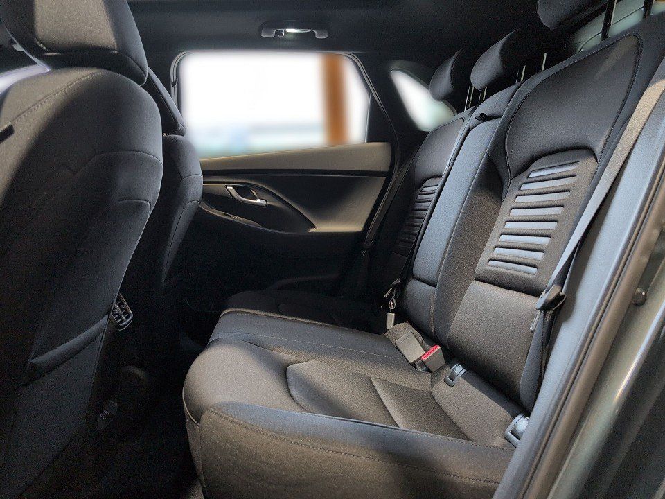 Fahrzeugabbildung Hyundai i30 1.5T-GDI AT ADVANTAGE PLUS-P PANO+NAVI+SHZ++