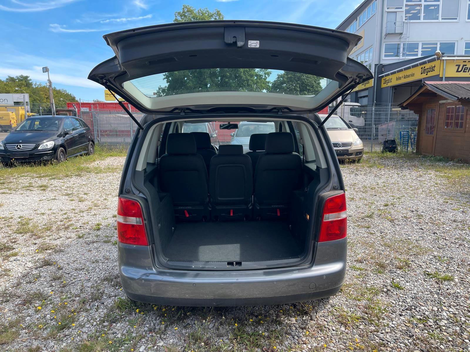 Volkswagen Touran 2004 — photo 15
