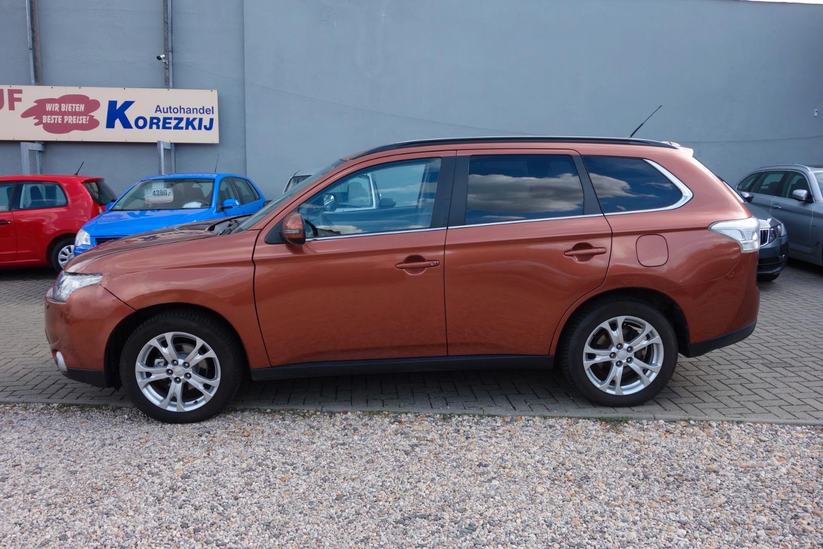 Mitsubishi Outlander 2.2 DI-D 150 ch 4WD Instyle • 7 places • Cuir • GPS • Toit ouvrant • Caméra