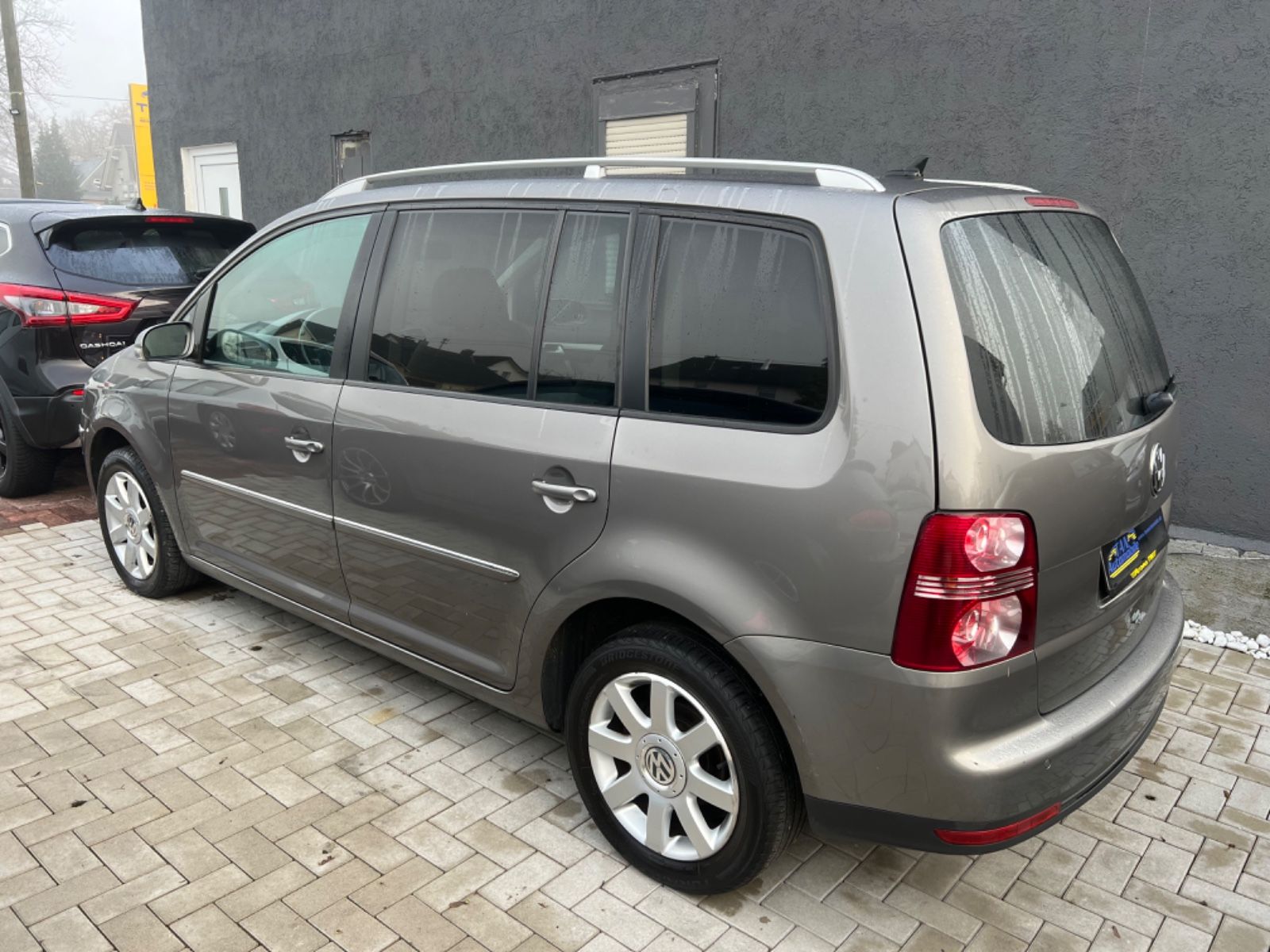 Fahrzeugabbildung Volkswagen Touran 2.0 TDI Highline *NAVI* 7 Sitzer *