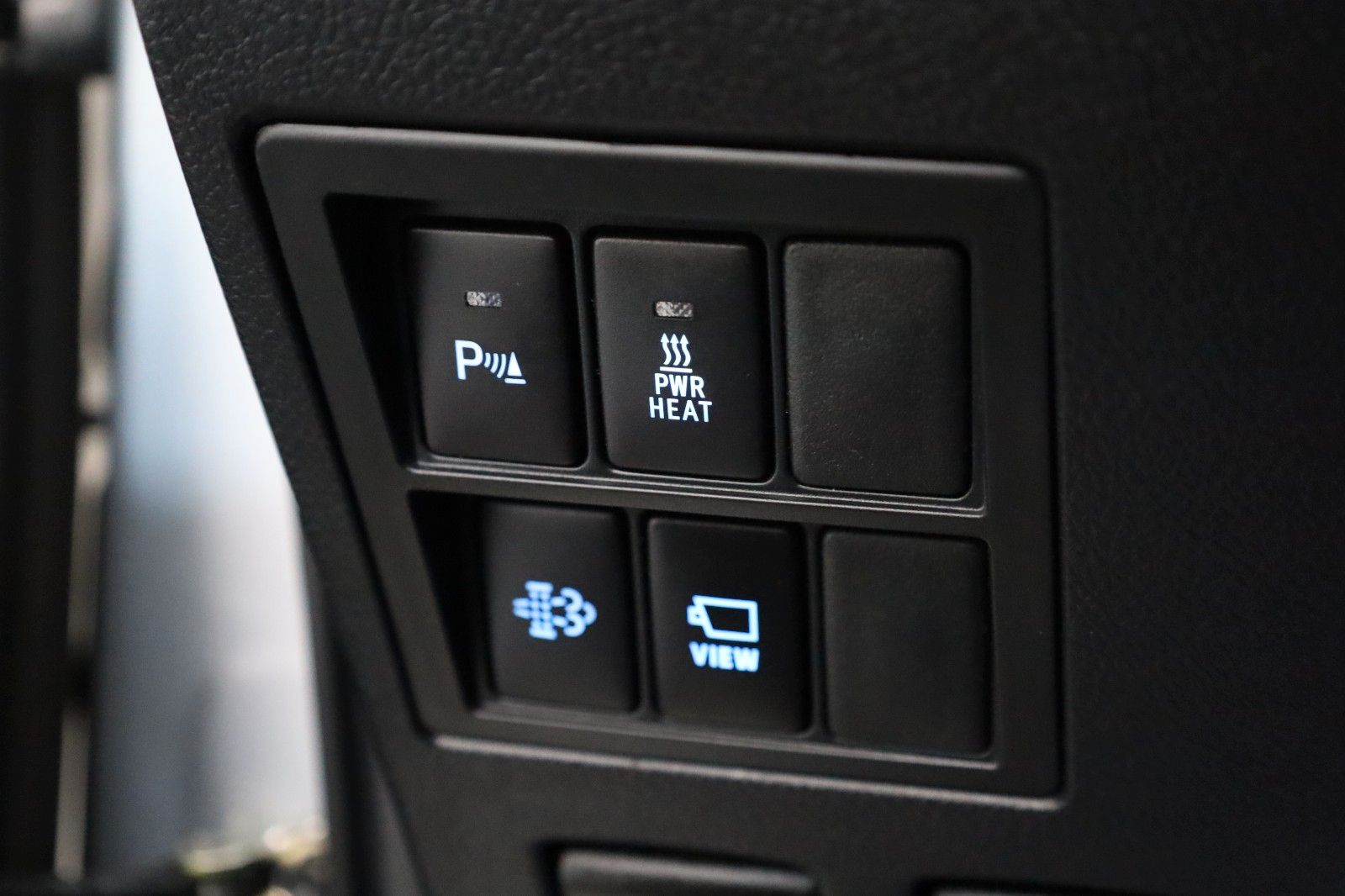 Fahrzeugabbildung Toyota Hilux 2.8 Executive,Navi,LED,Rollo,Rollbügel,AHK