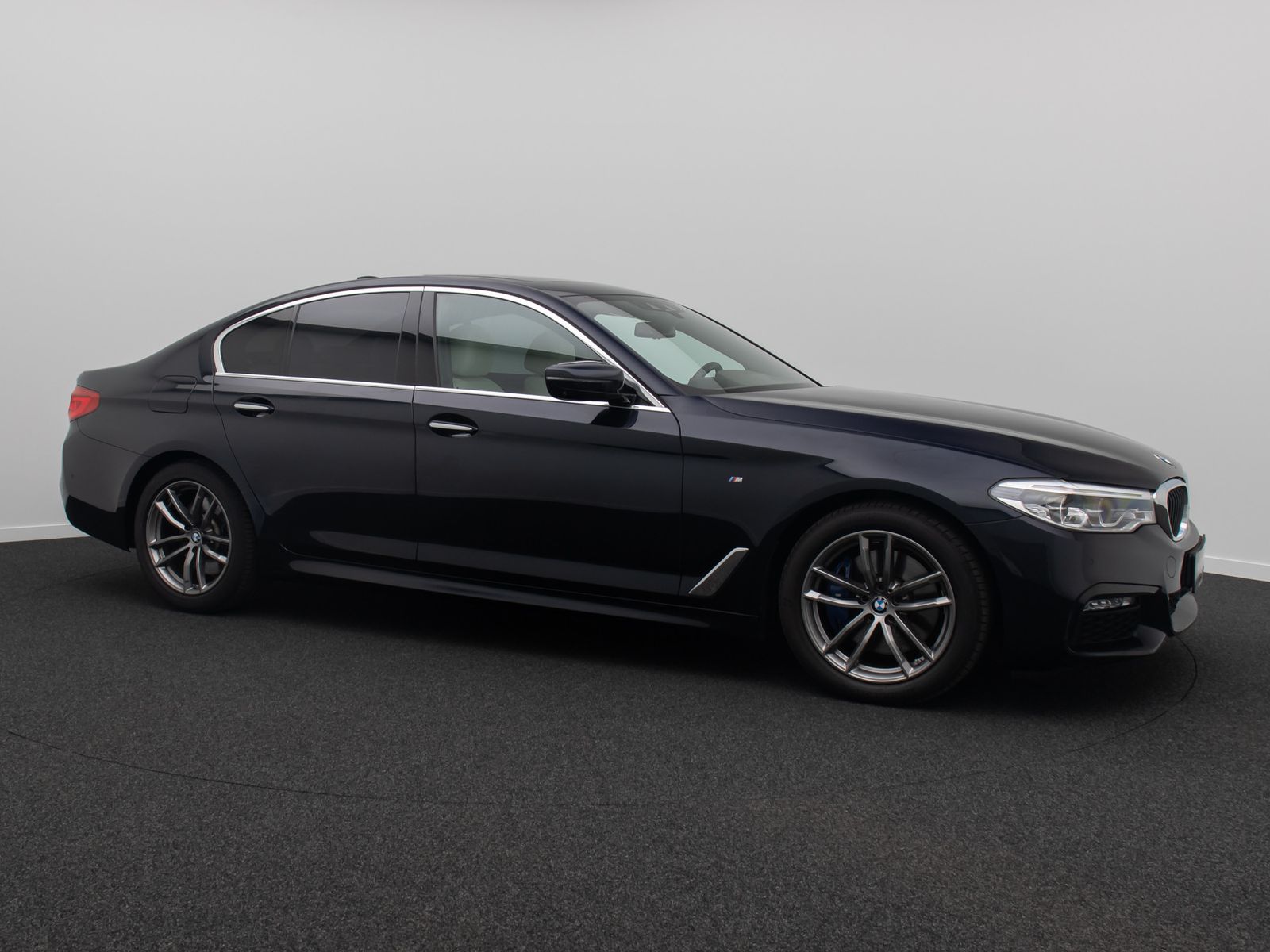 Fahrzeugabbildung BMW 530d xD M Sport 360°Komfort ACC HUD DisplKey H/K