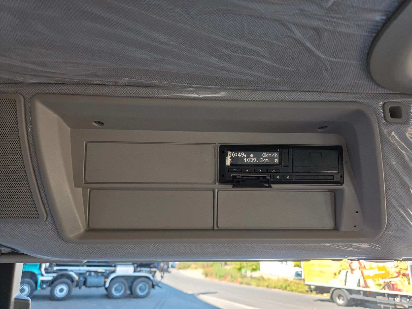 Fahrzeugabbildung Iveco X-Way AD320X46BZ OFF 8x4 Hiab ULT26S53-W-ITF Alu