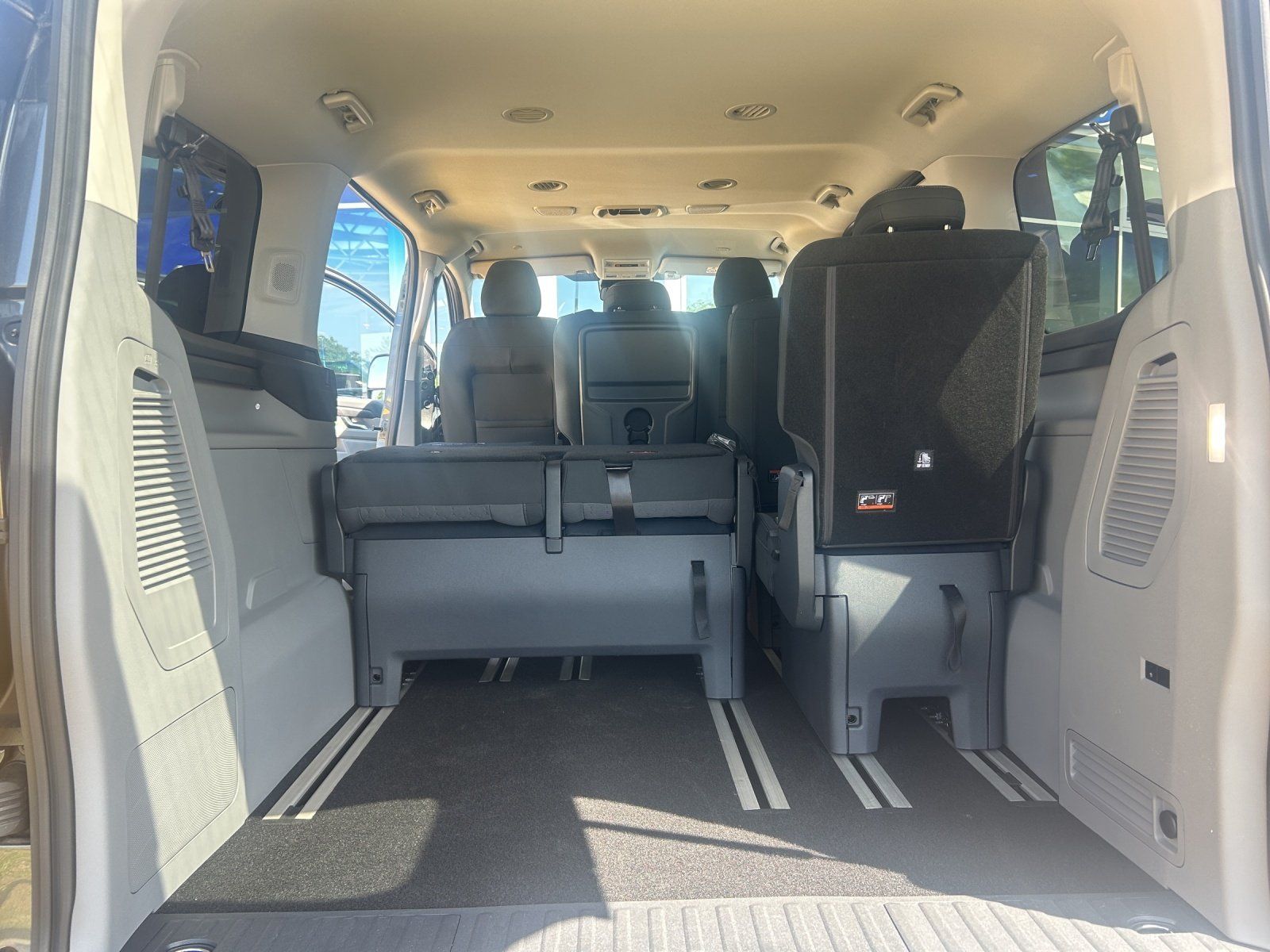 Fahrzeugabbildung Ford Tourneo Custom Autom. L2 AHK 3 Zo. Klima. Tech.5