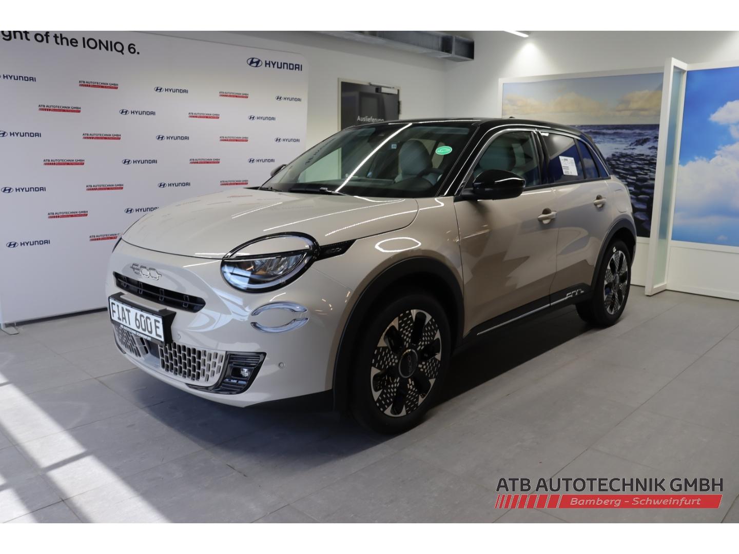 Fiat 600e MY25 La Prima 115 kW Navi Massagesitze LED 