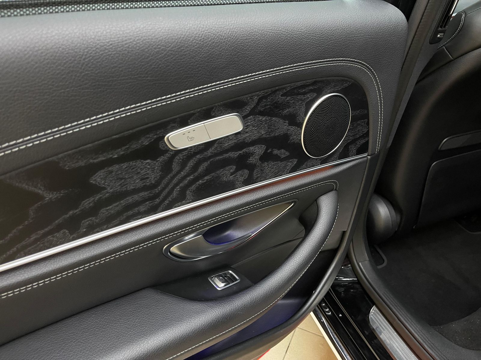 Fahrzeugabbildung Mercedes-Benz E 400 4M Exclusiv MULTIB+STDHZ+MEMO+360°+ACC+AMG