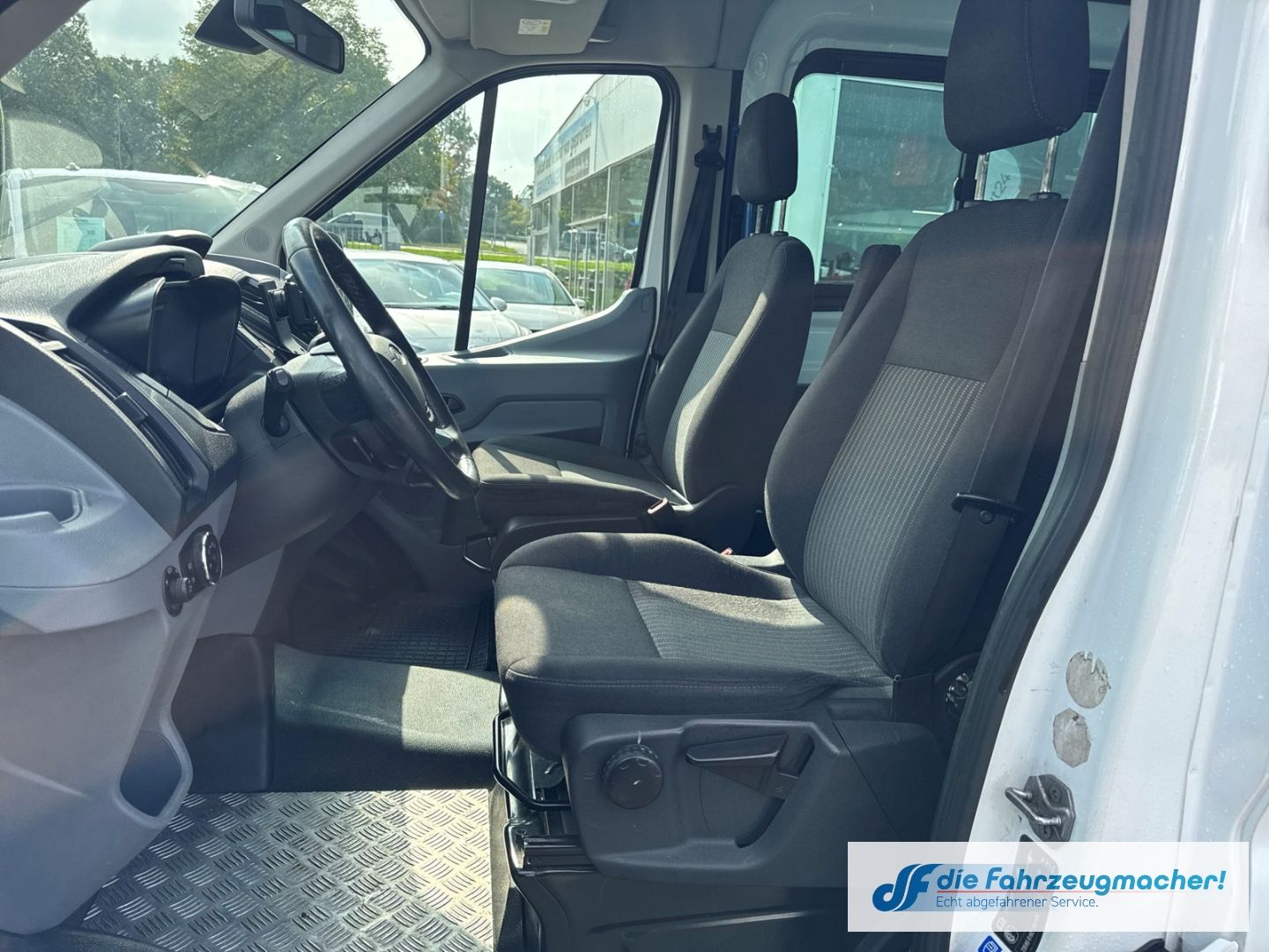 Fahrzeugabbildung Ford Transit Kombi 350 L3 Trend 2.2 TDCi DPF *EXPORT