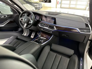 Fahrzeugabbildung BMW X5 xd40i SAG M Sport Kamera Panorama LED HiFi 22