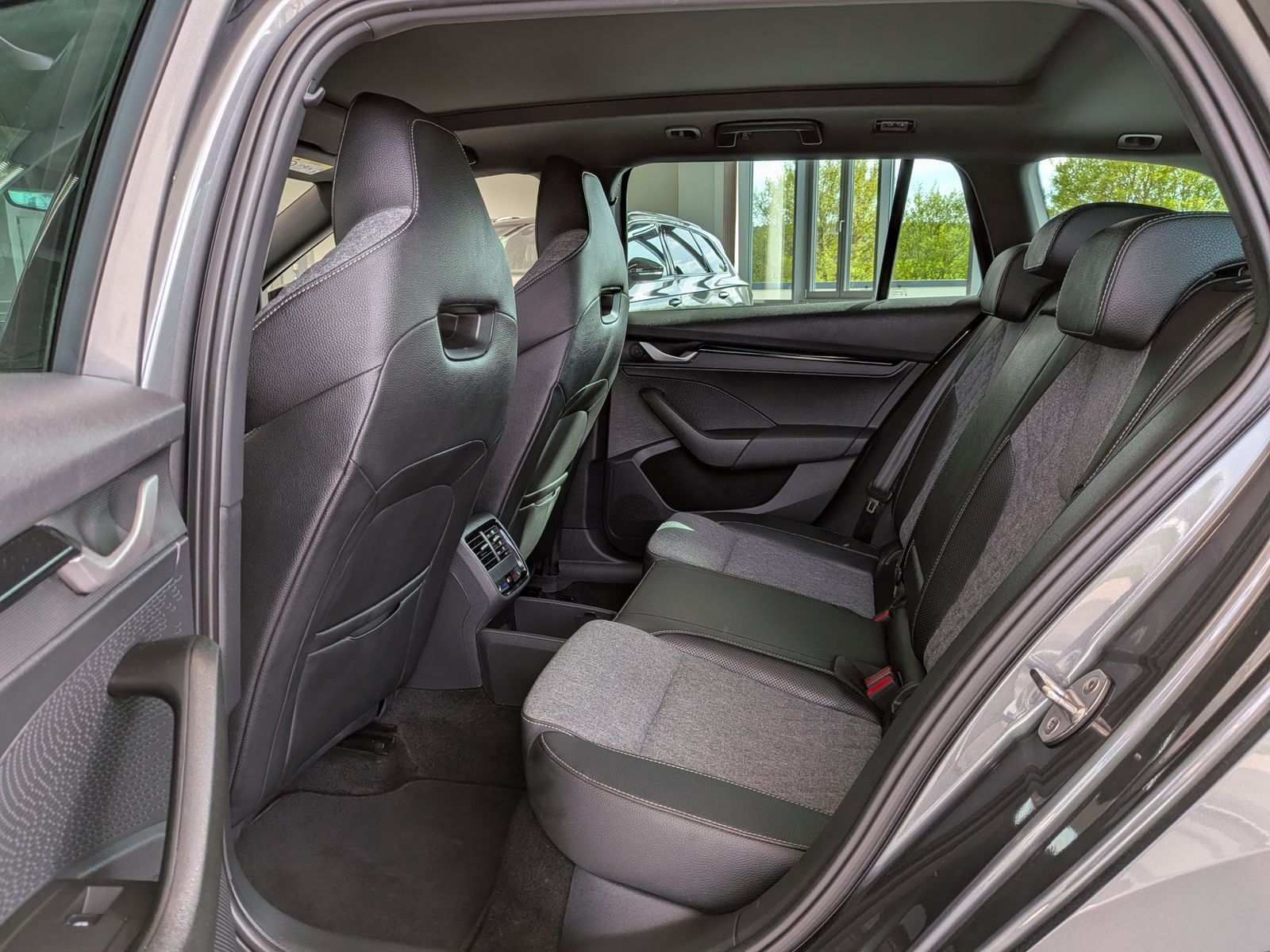 Fahrzeugabbildung SKODA Octavia 2.0 TDI Sportline Matrix Canton Pano ACC