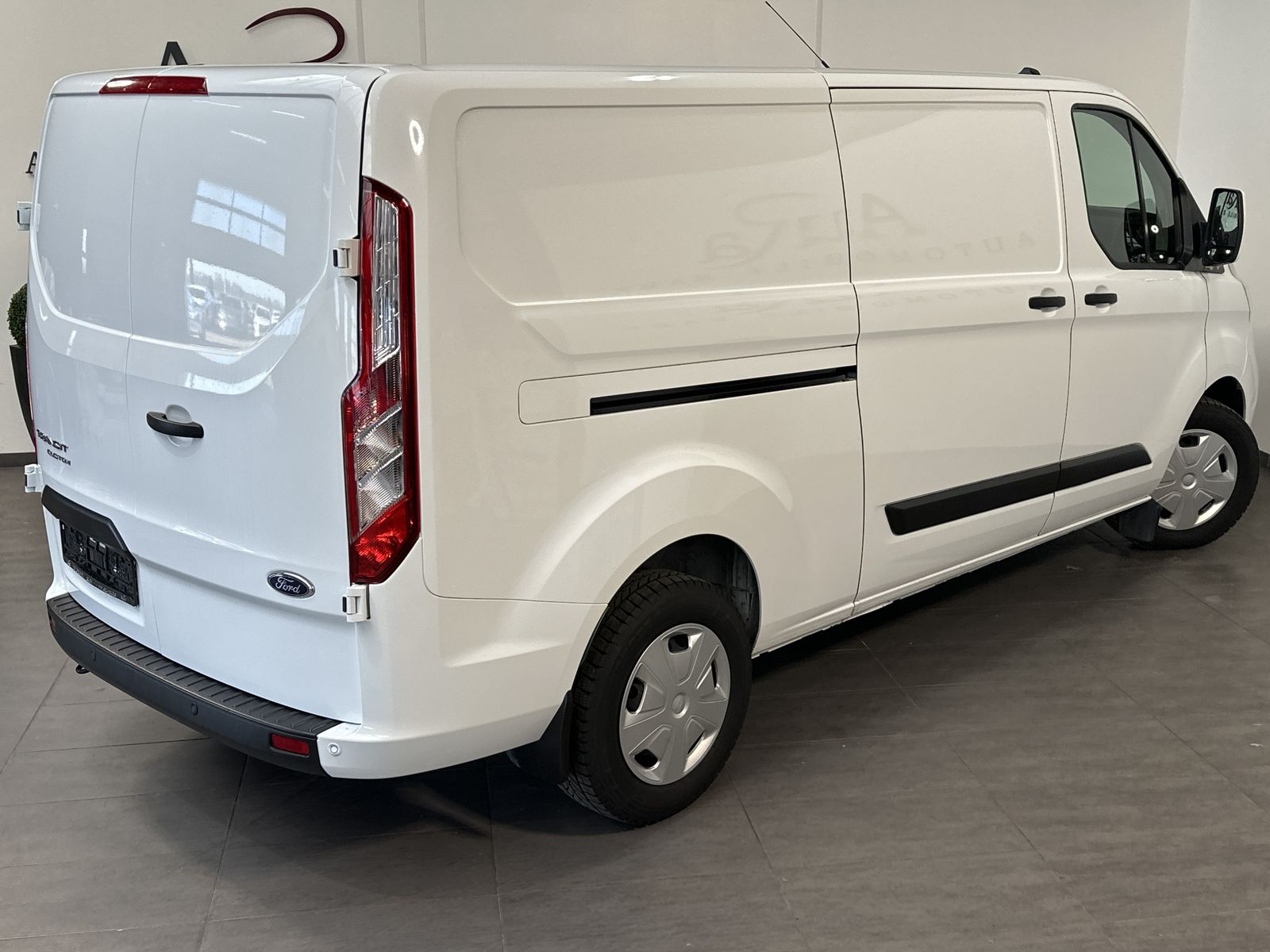 Fahrzeugabbildung Ford Transit Custom 340 L2H1 Aut. NAV+CARPLAY+SHZ+ACC