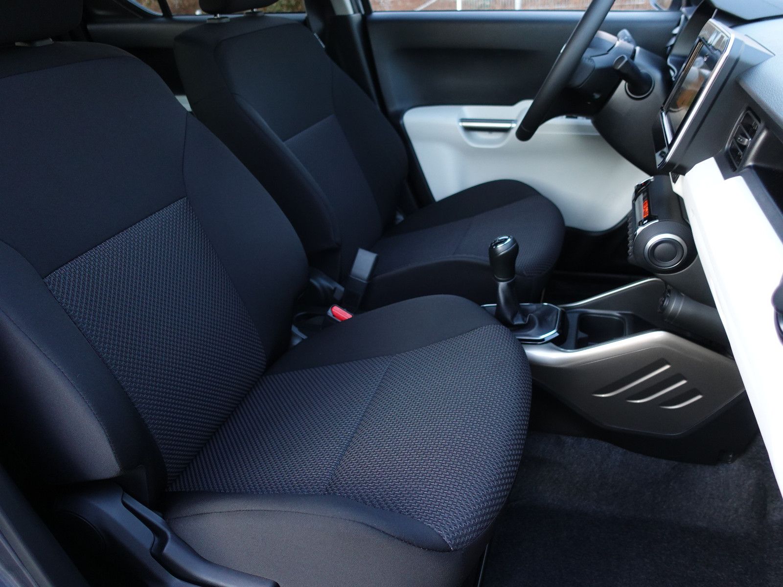 Fahrzeugabbildung Suzuki Ignis 1.2 DUALJET Comfort+ I. Hd RFK Navi App