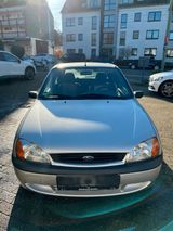 Ford Fiesta 70000km TÜV bis August - Ford Fiesta aus 2000
