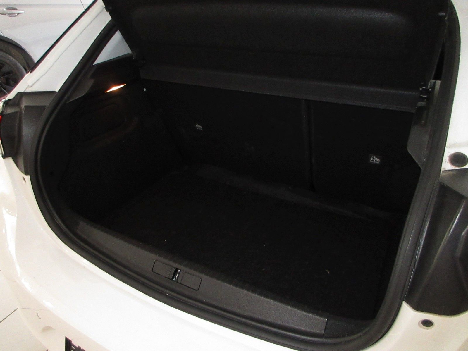 Fahrzeugabbildung Opel Corsa F Elegance 1.2T LED/NAVI/PDC/ALU