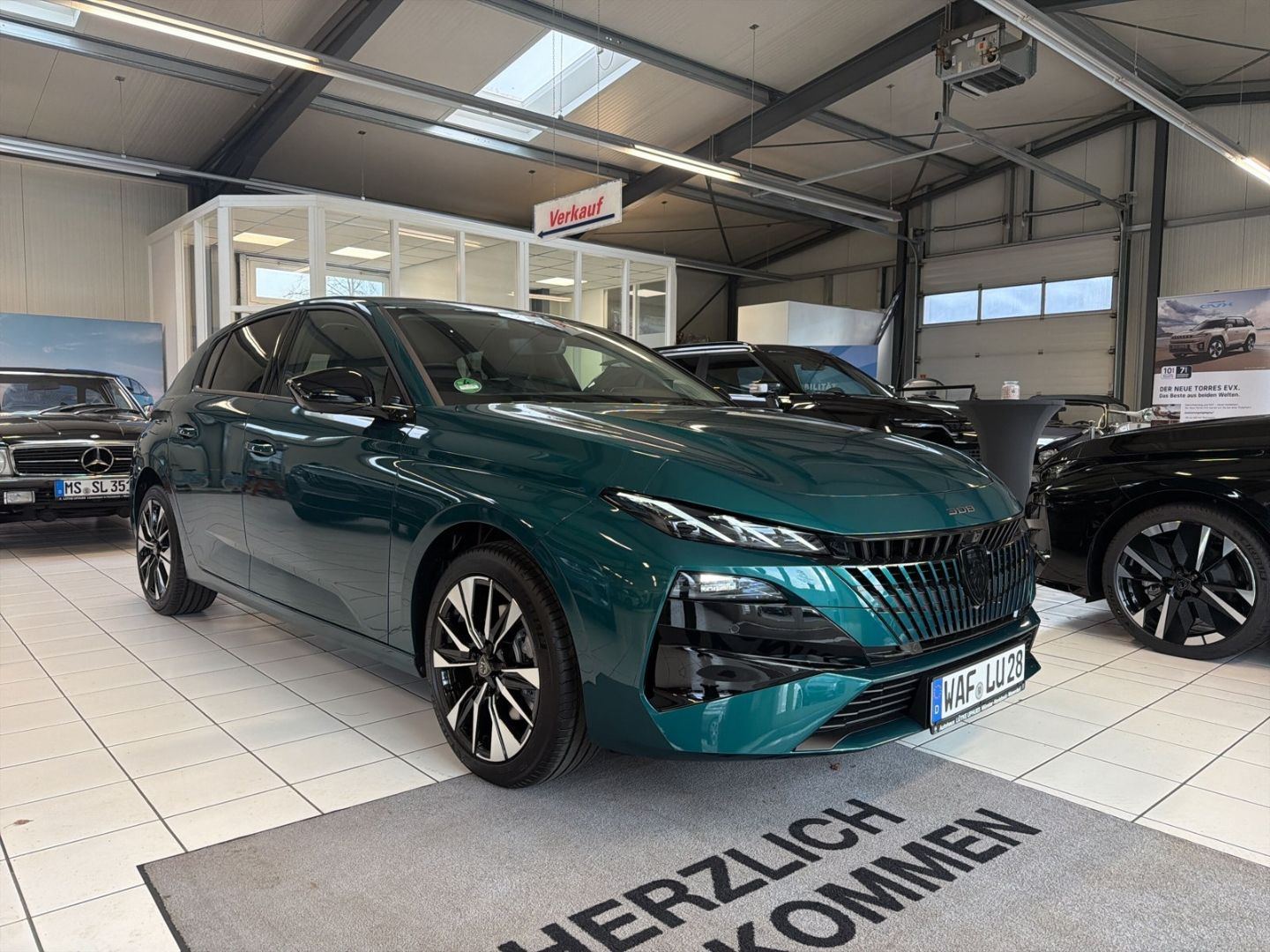 Fahrzeugabbildung Peugeot 308 Allure Hybrid 145 e-DSC6 Navi 360 Kamera ACC