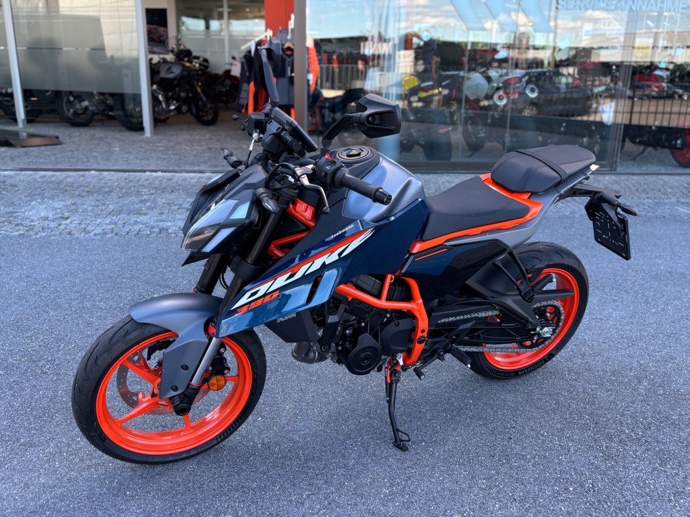 Fahrzeugabbildung KTM 390 Duke Modell 2025 beide Farben lagernd