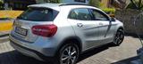 Mercedes-Benz GLA 200 - - silberne Mercedes-Benz GLA-Klasse
