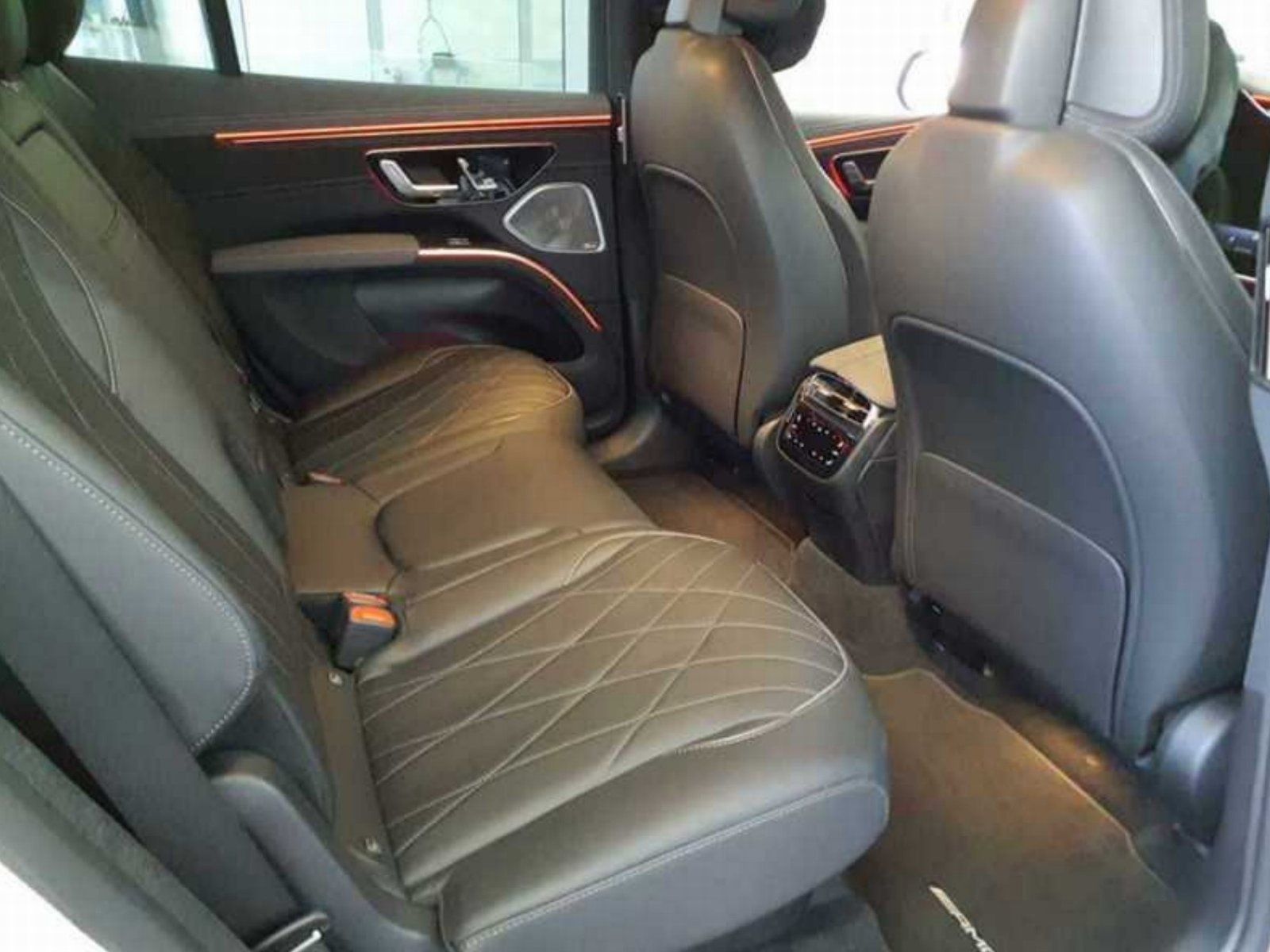 Fahrzeugabbildung Mercedes-Benz EQS 580 SUV AMG Prem+ Nappa Carbon Massage HYPER
