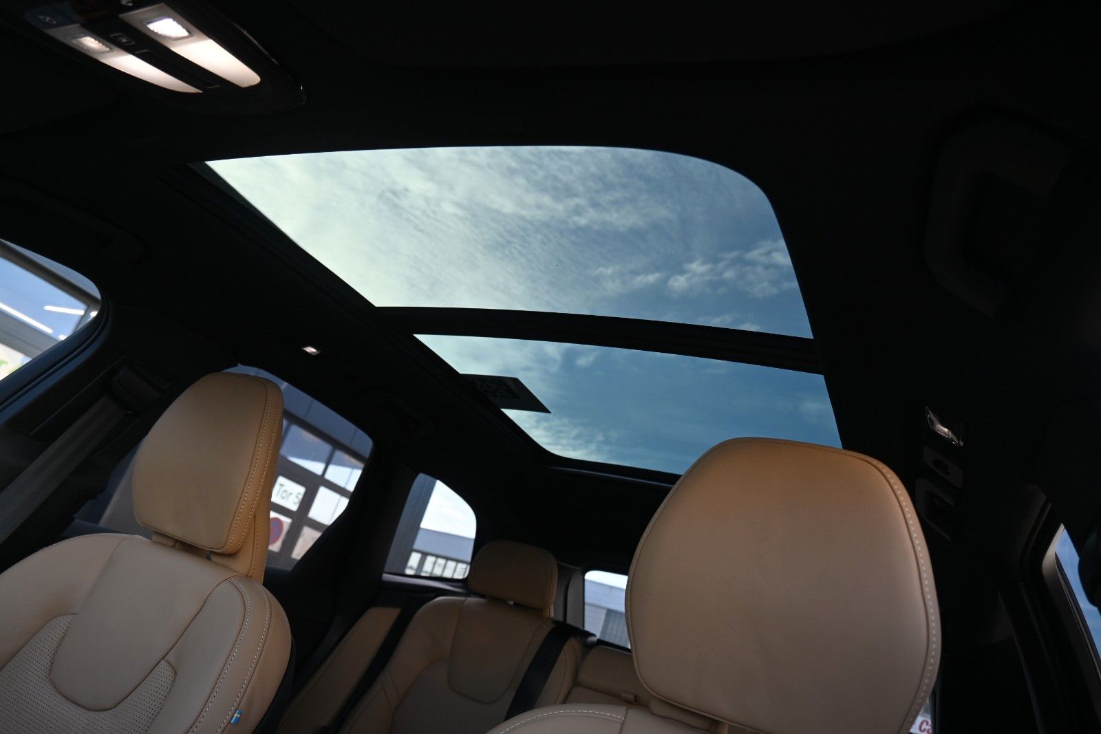 Fahrzeugabbildung Volvo XC60 B5 AWD Ultra Dark*LUFT*360°*ACC*B&W*AHK