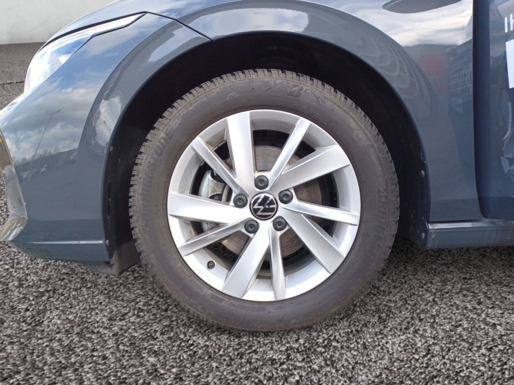 Fahrzeugabbildung Volkswagen Golf Variant 1.5 eTSI DSG Style Navi, AHZV uvm.